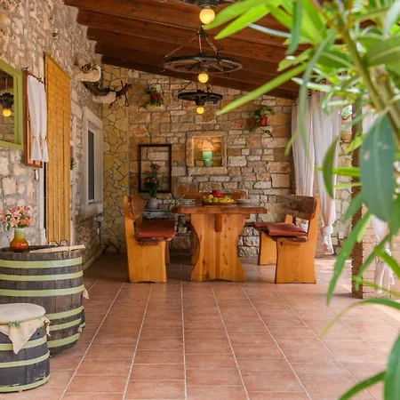 Mit Garten- Terrasse Und Grill By Interhome Vakantiehuis Krnica