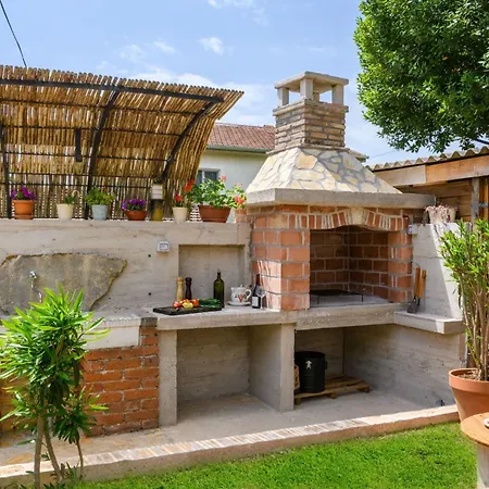 Mit Garten- Terrasse Und Grill By Interhome *