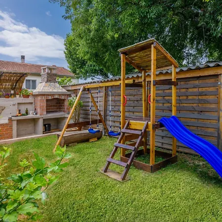 Vakantiehuis Mit Garten- Terrasse Und Grill By Interhome