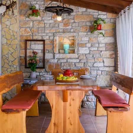 Mit Garten- Terrasse Und Grill By Interhome