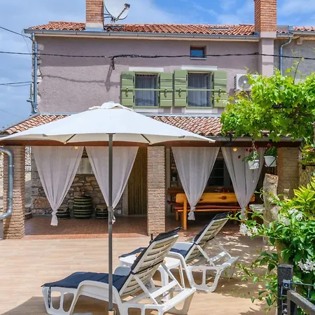 Vakantiehuis Mit Garten- Terrasse Und Grill By Interhome