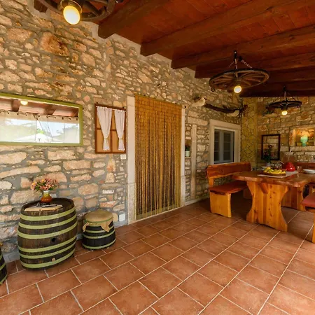 Mit Garten- Terrasse Und Grill By Interhome Krnica