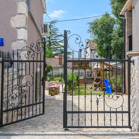 Vakantiehuis Mit Garten- Terrasse Und Grill By Interhome