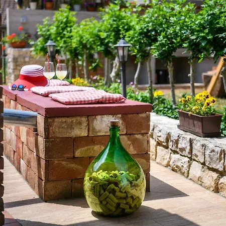 Nyaraló Mit Garten- Terrasse Und Grill By Interhome *